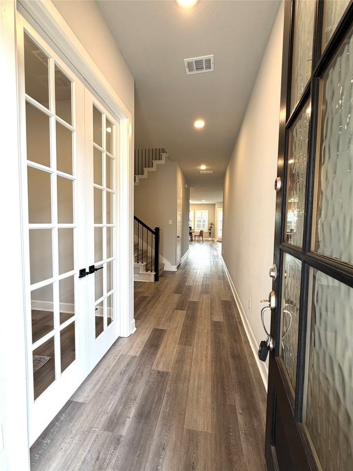3417 Rosebud Park Ln - Photo 3 of 32