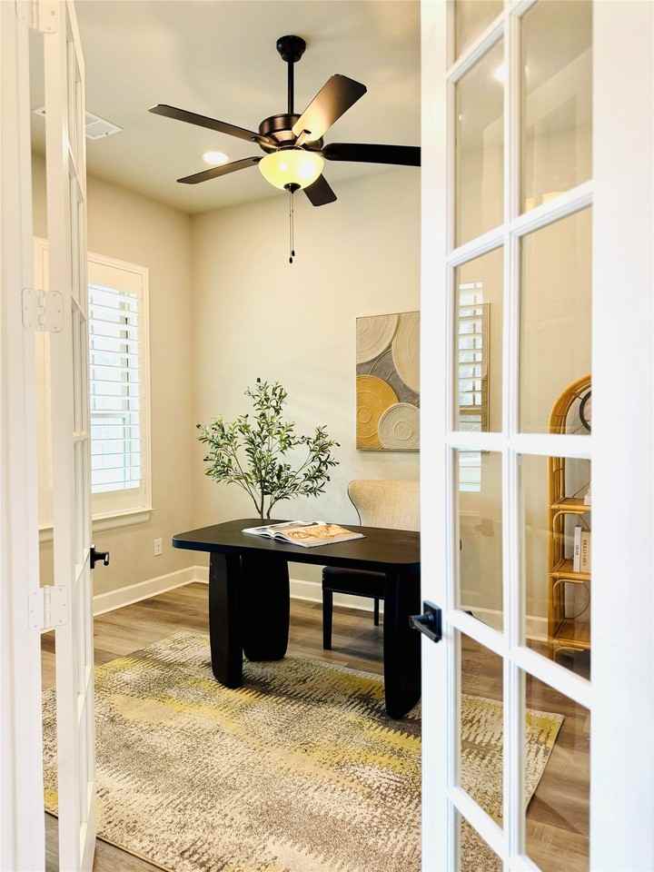 3417 Rosebud Park Ln - Photo 4 of 32