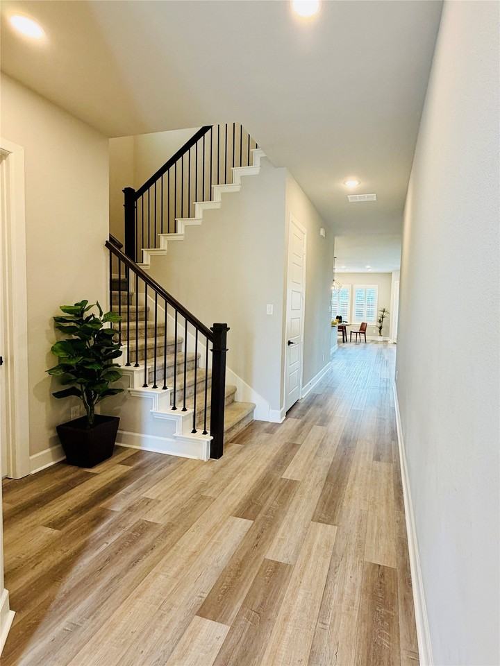 3417 Rosebud Park Ln - Photo 7 of 32