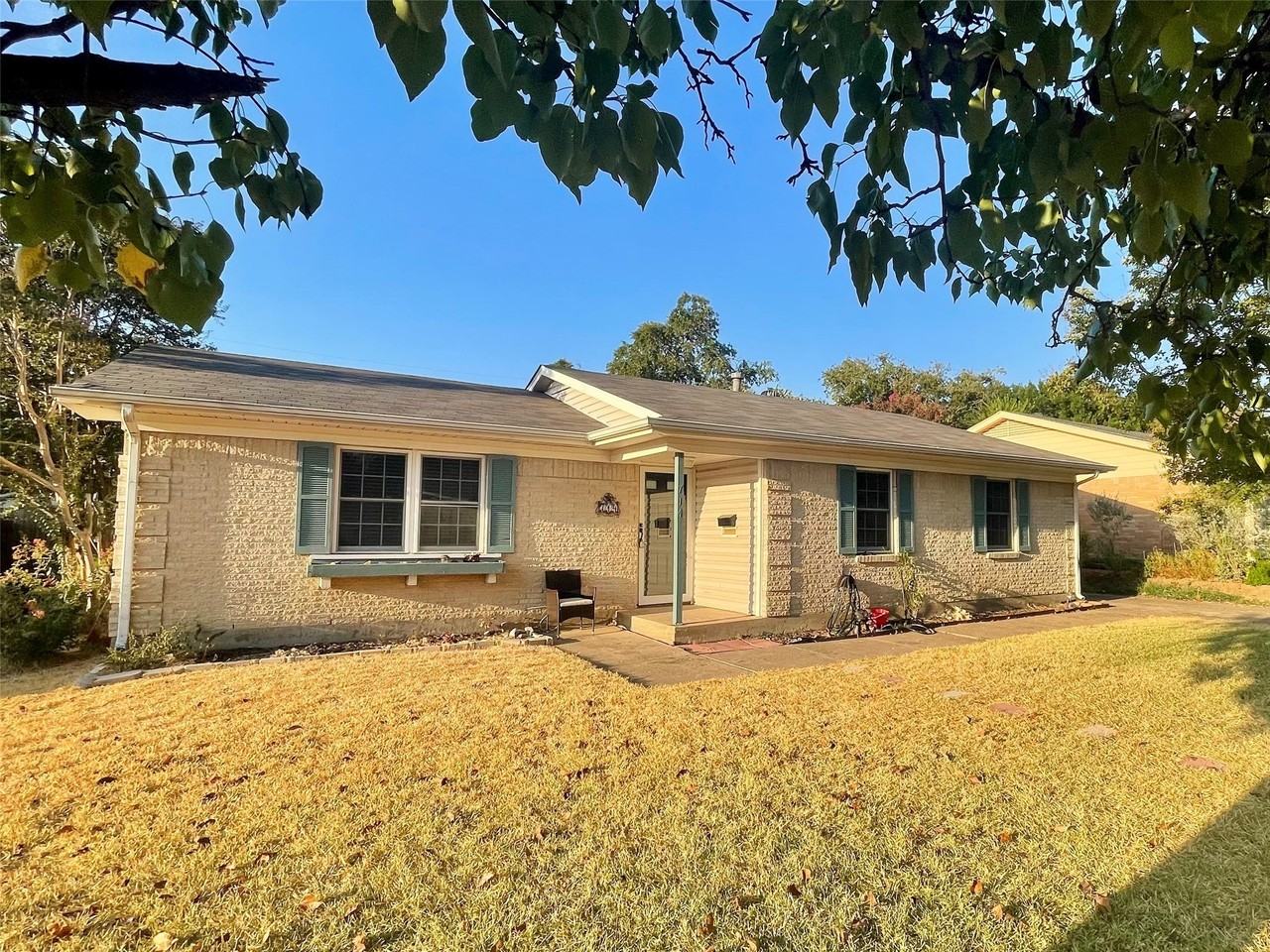 714 Timberlake Cir - Photo 2 of 39