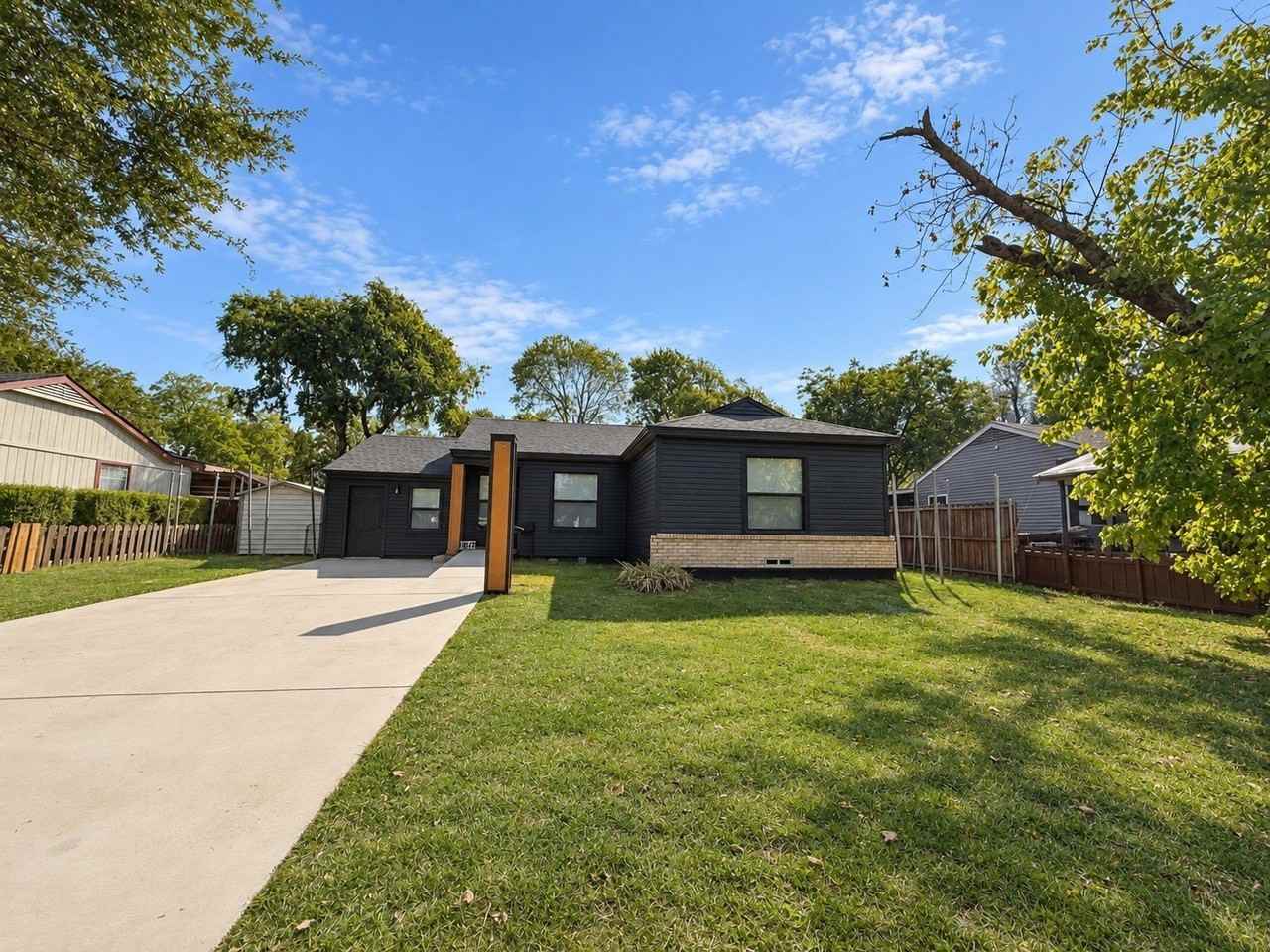 10642 Galena St - Photo 3 of 23