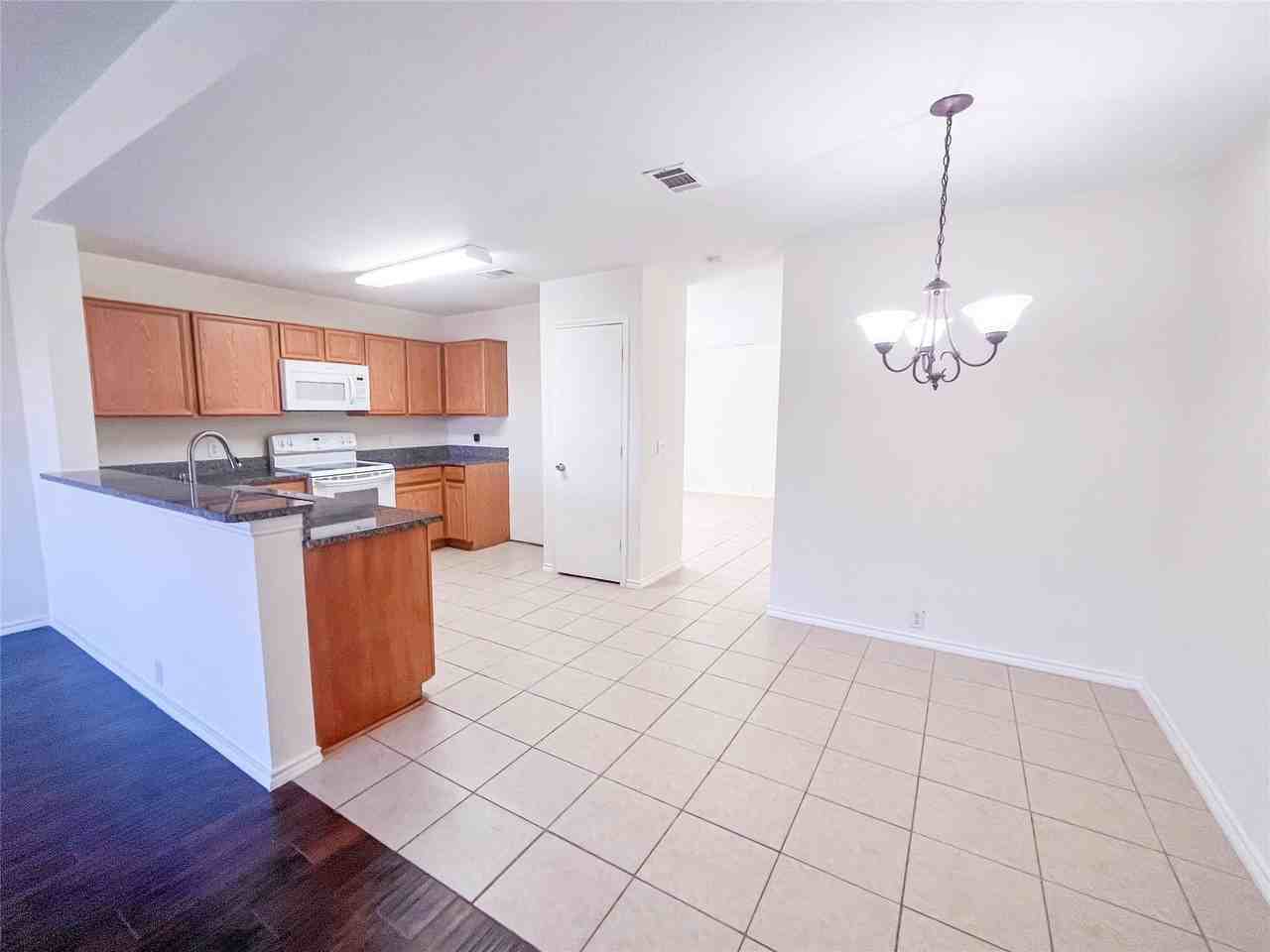 8929 Sagebrush Trl - Photo 3 of 16