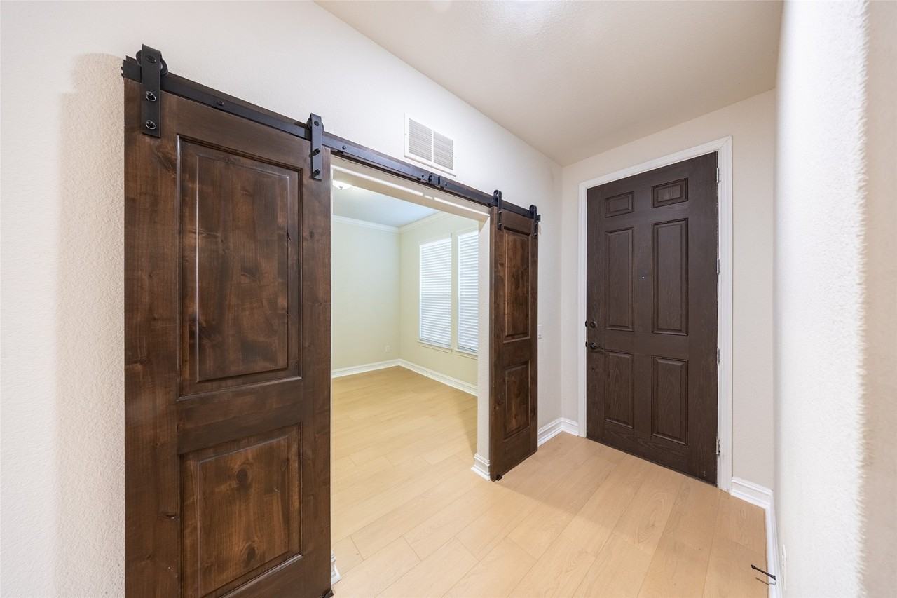 830 Birdie Dr - Photo 5 of 36
