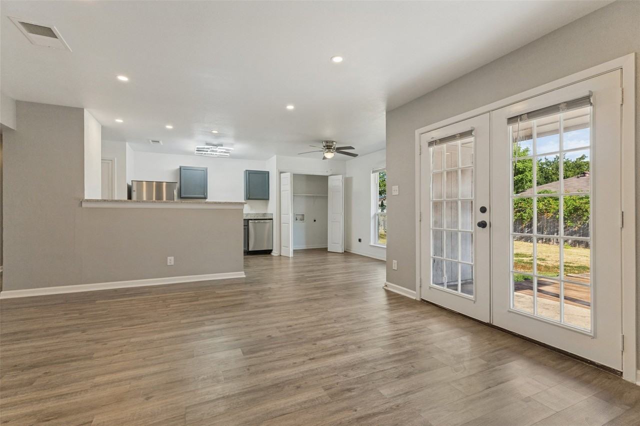 524 Cole Ave - Photo 3 of 13
