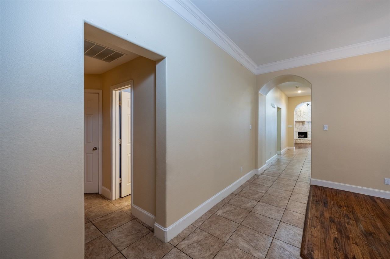 6366 Shadywood Dr - Photo 2 of 33