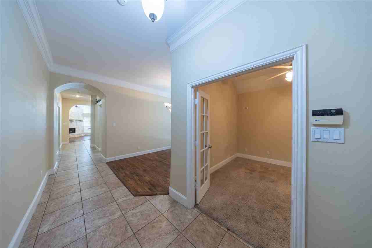 6366 Shadywood Dr - Photo 3 of 33