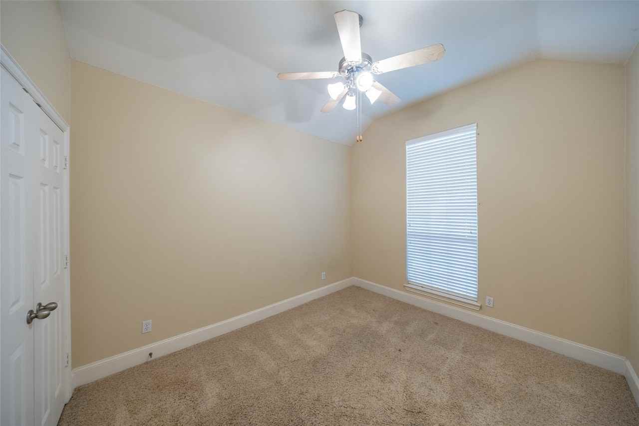 6366 Shadywood Dr - Photo 4 of 33