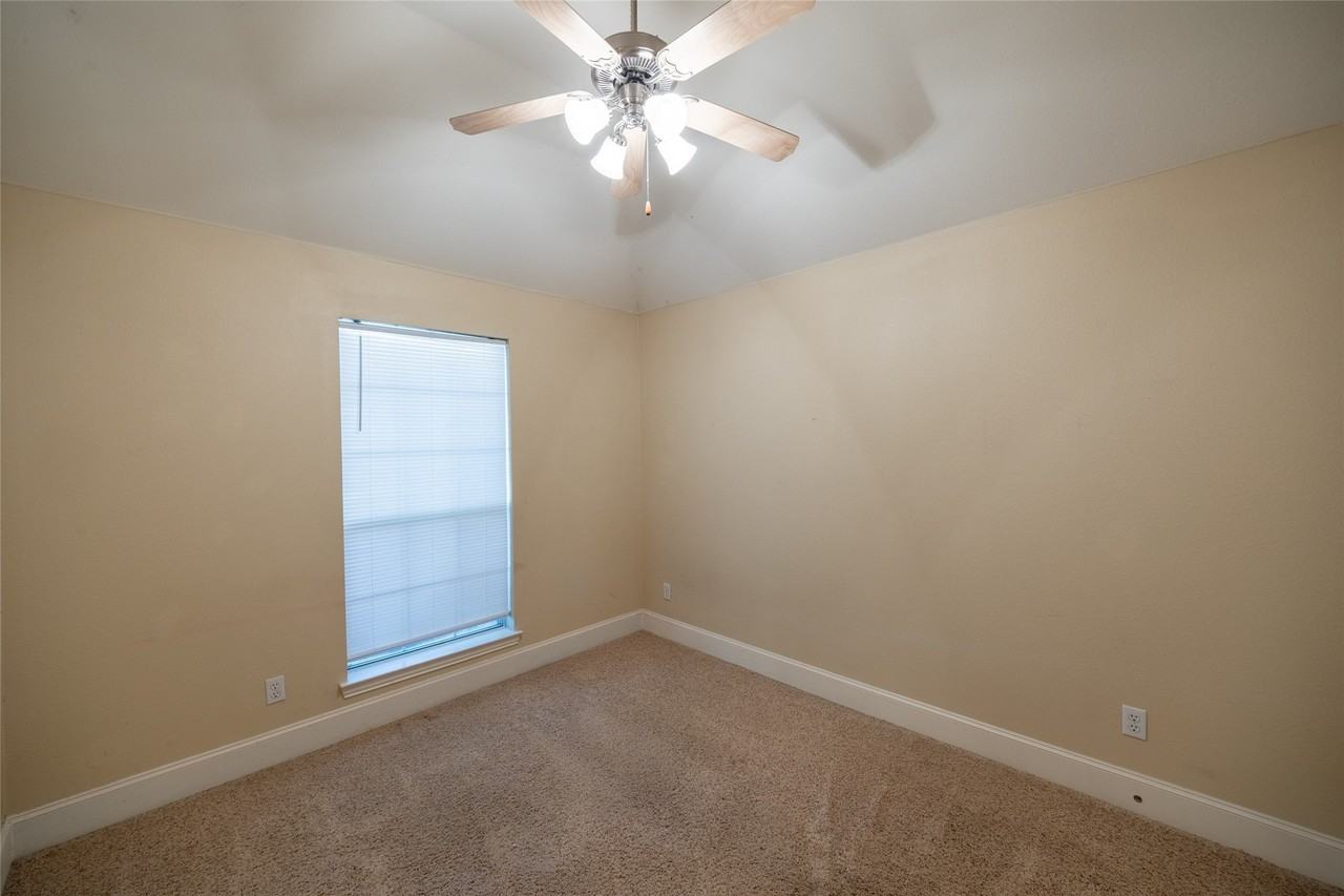 6366 Shadywood Dr - Photo 5 of 33