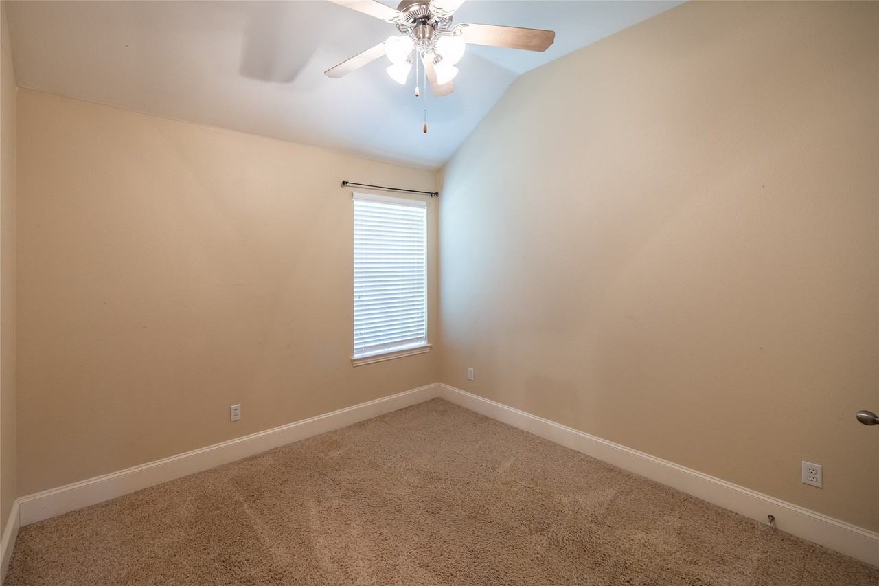 6366 Shadywood Dr - Photo 6 of 33