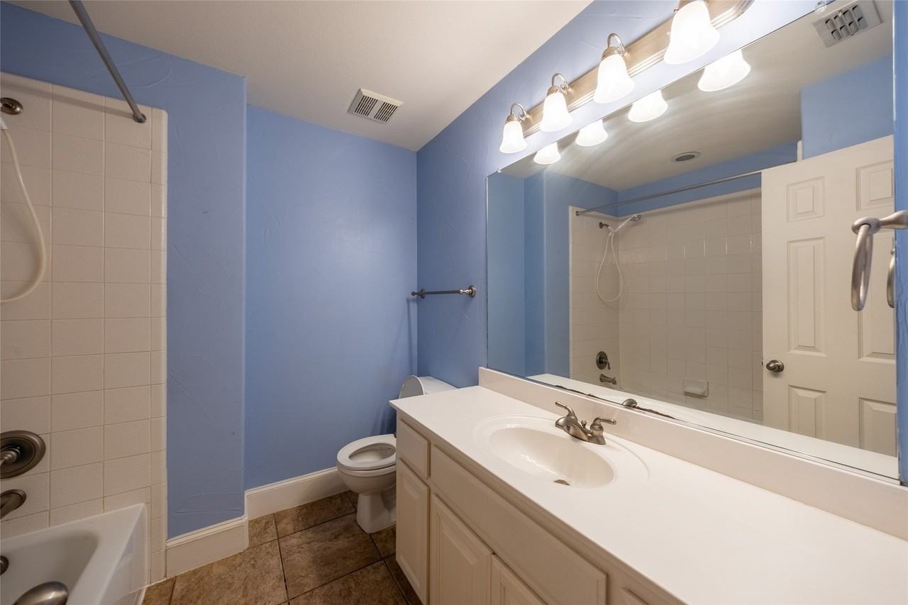 6366 Shadywood Dr - Photo 7 of 33