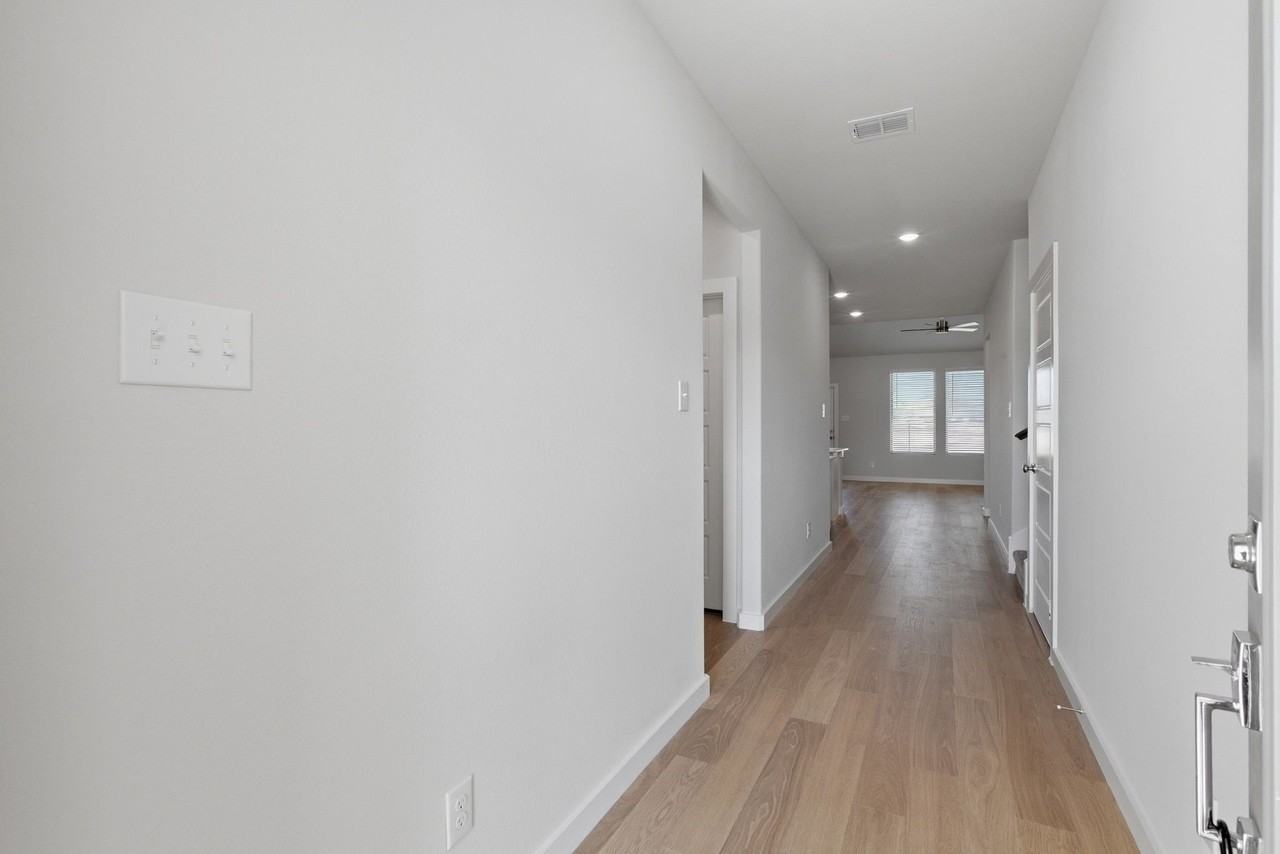 637 Sierra Rdg - Photo 3 of 26