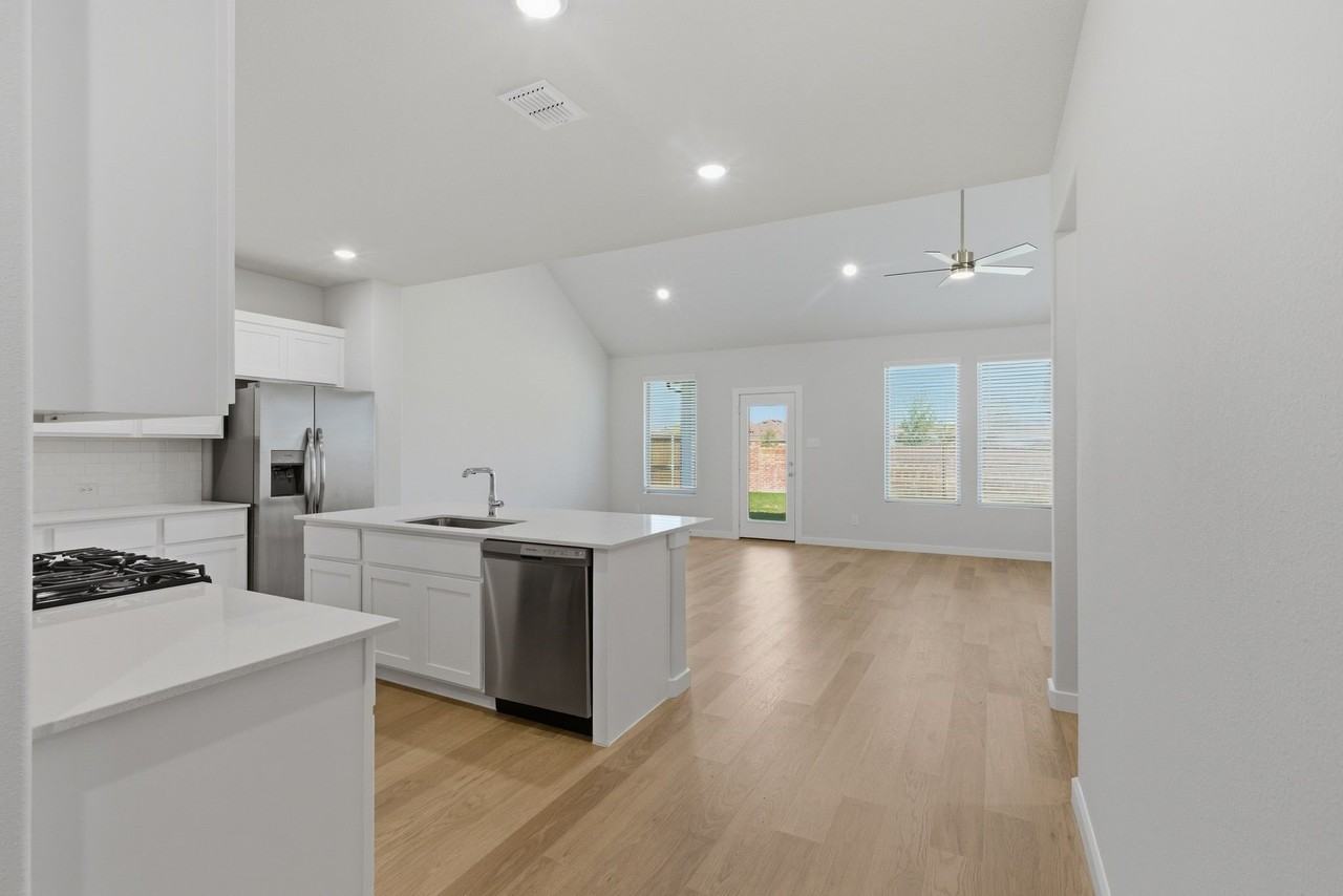 637 Sierra Rdg - Photo 4 of 26