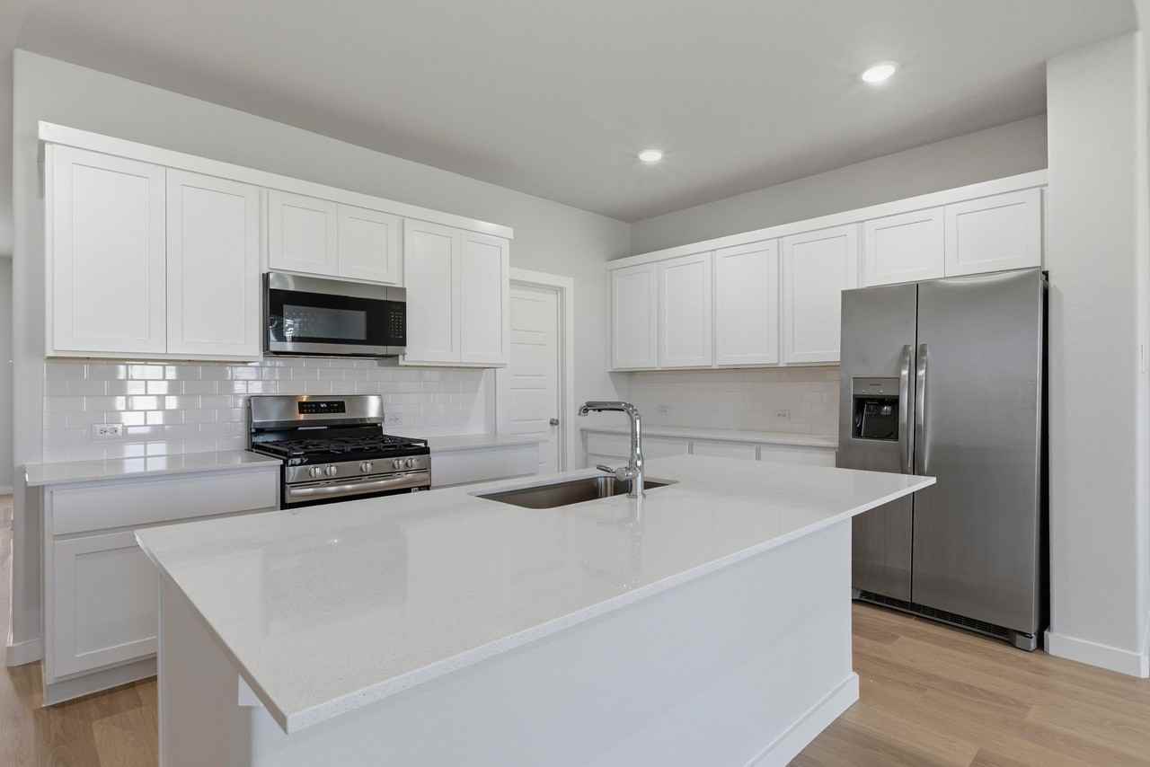 637 Sierra Rdg - Photo 7 of 26