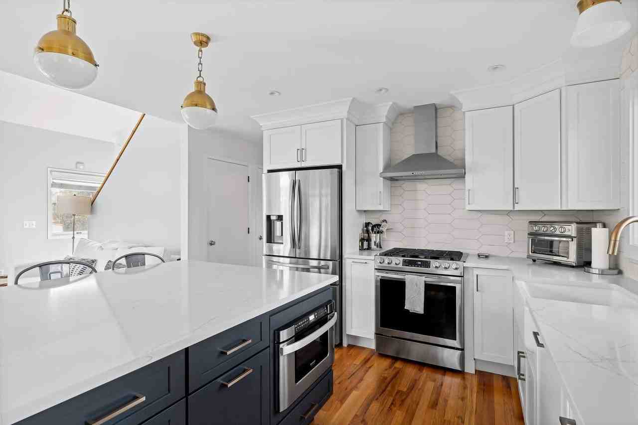 144 Greenwich St - Photo 5 of 21