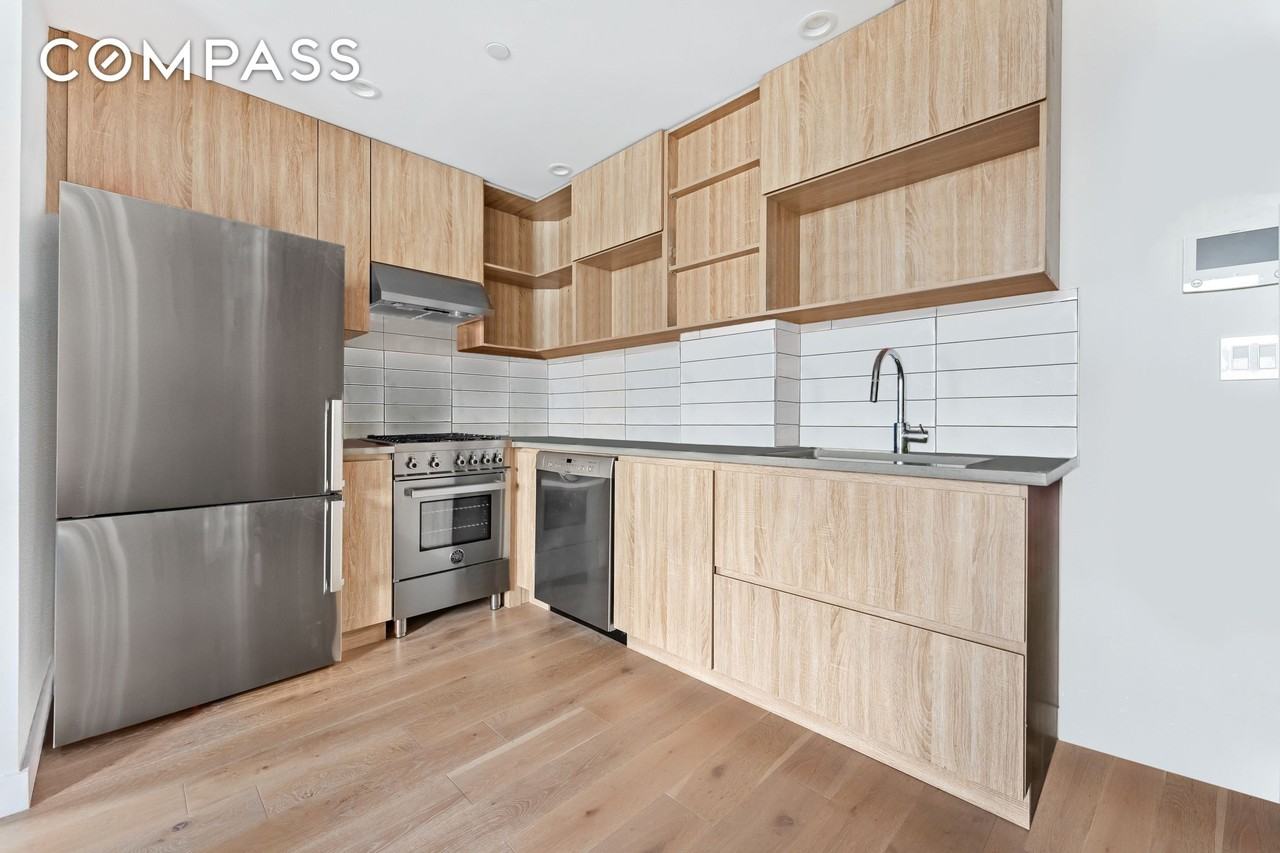 1433 31st Ave #5H - Photo 3 of 8