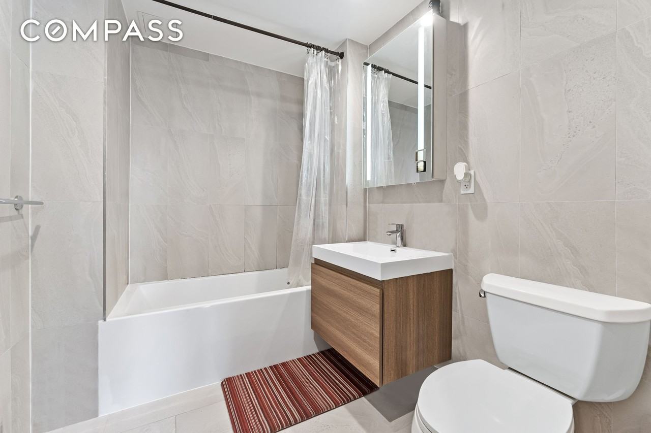 1433 31st Ave #5H - Photo 5 of 8