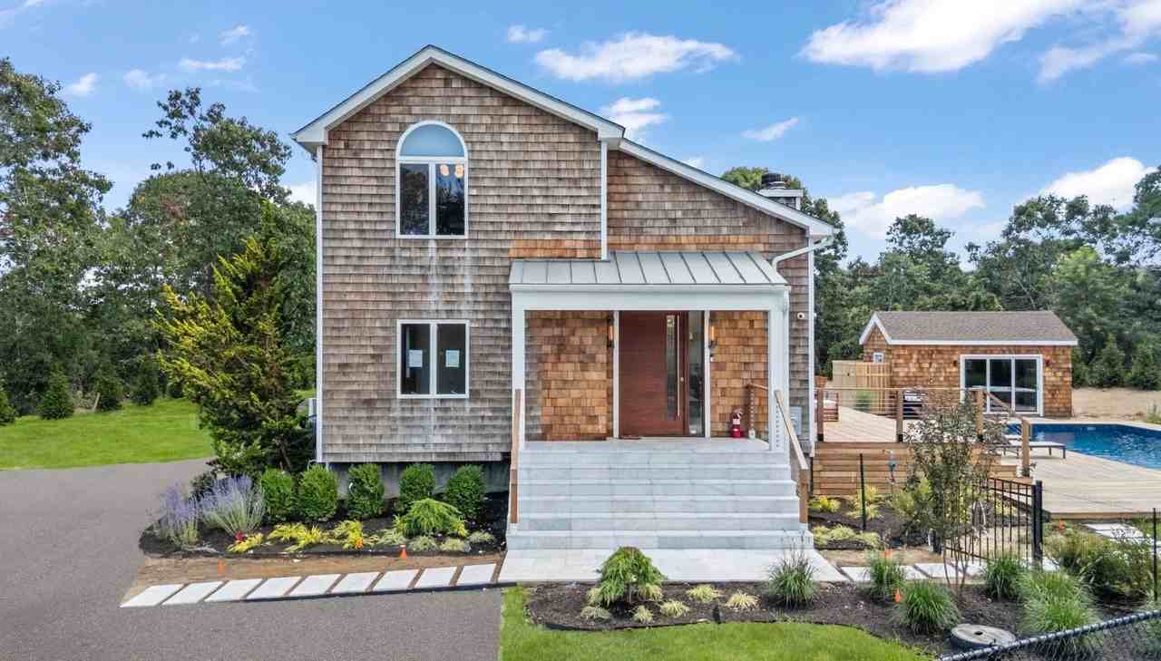 280 Shinnecock Hills Rd - Photo 2 of 40