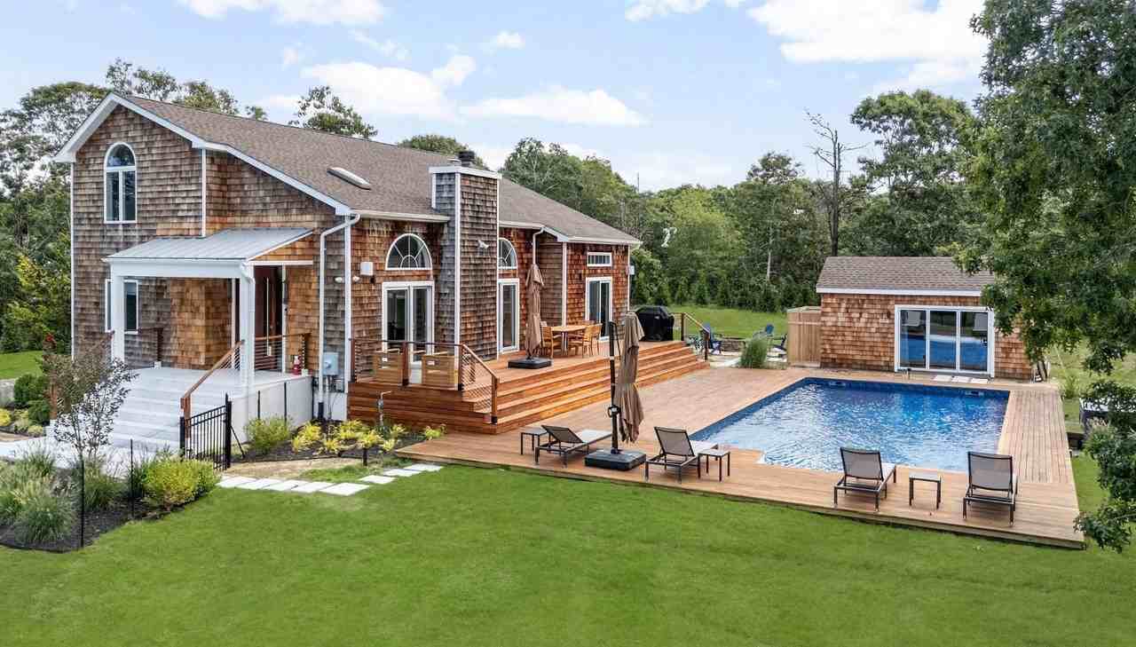 280 Shinnecock Hills Rd - Photo 3 of 40