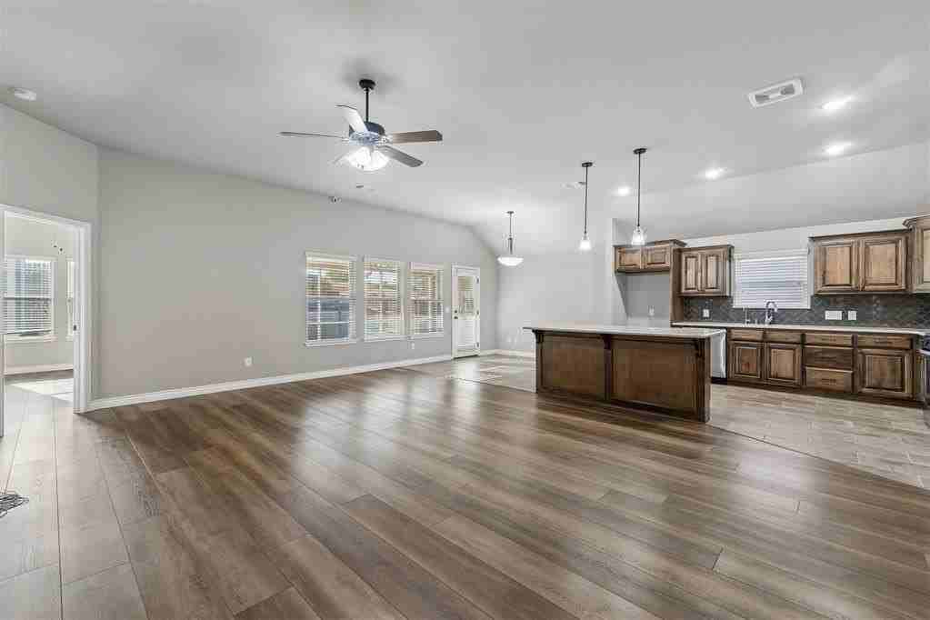 15521 Boulder Dr - Photo 7 of 45