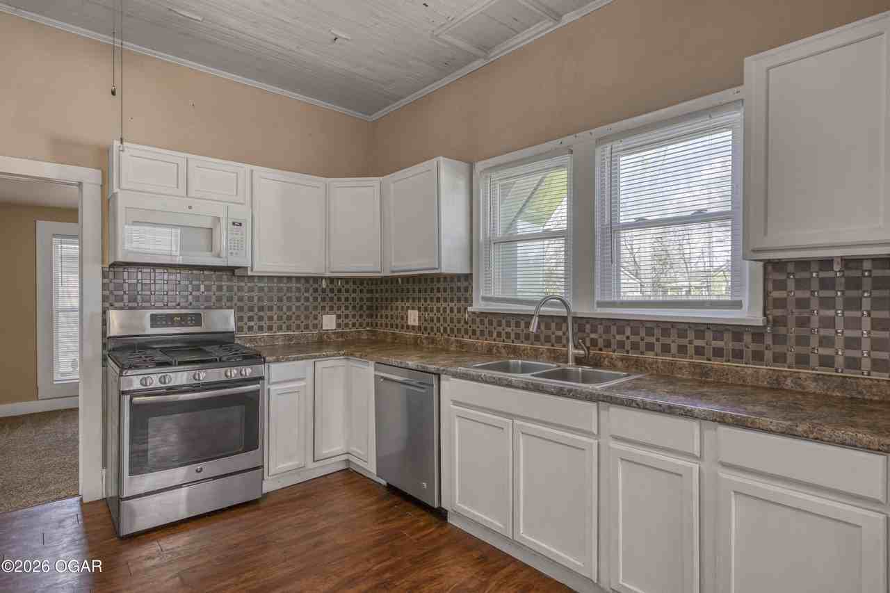 2115 Byers Ave - Photo 4 of 20