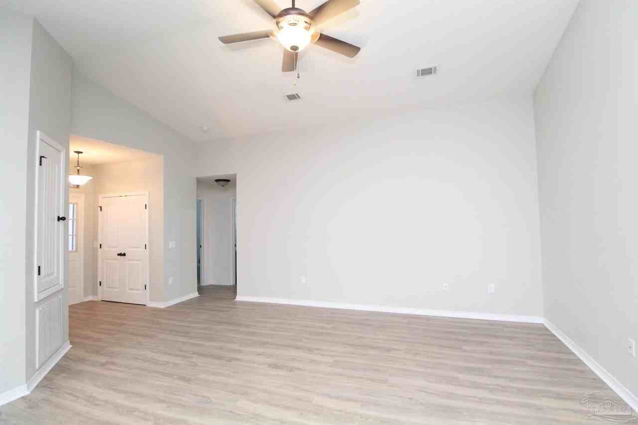 5605 Peach Dr - Photo 2 of 16