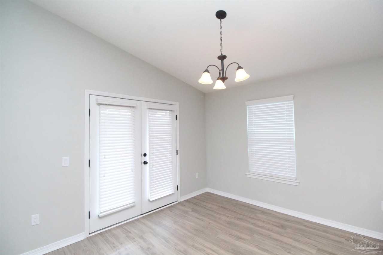 5605 Peach Dr - Photo 3 of 16