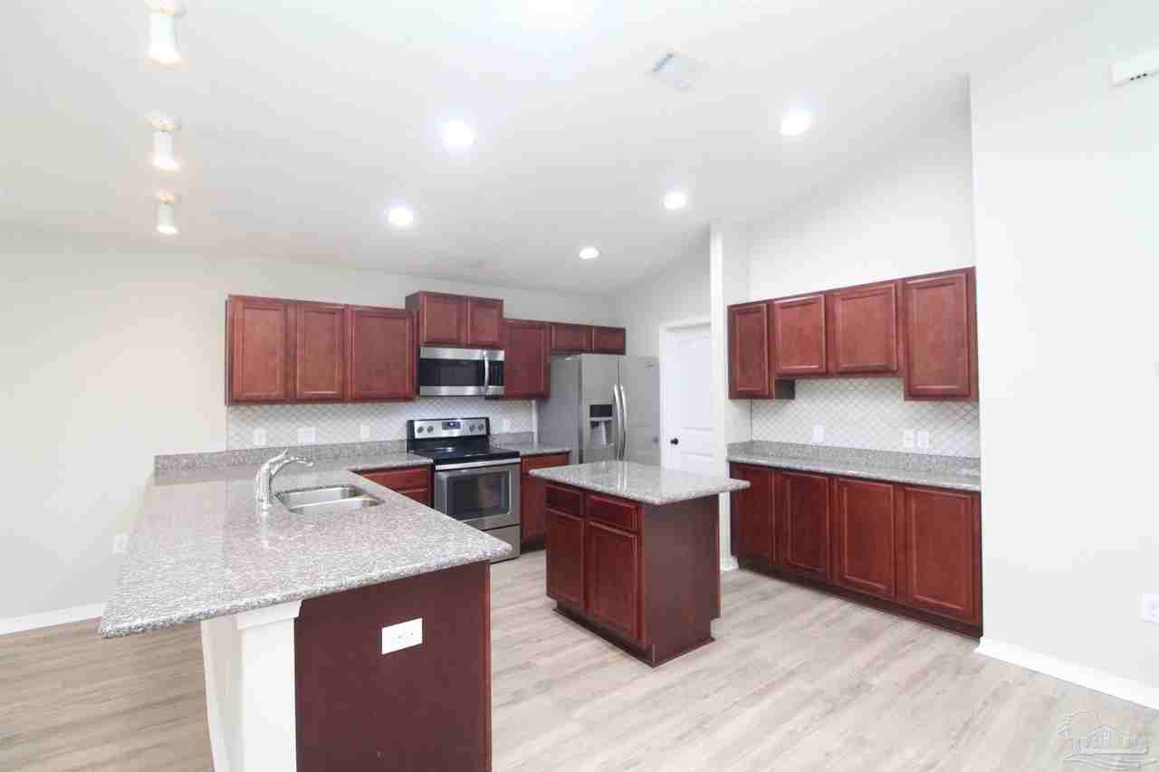 5605 Peach Dr - Photo 4 of 16