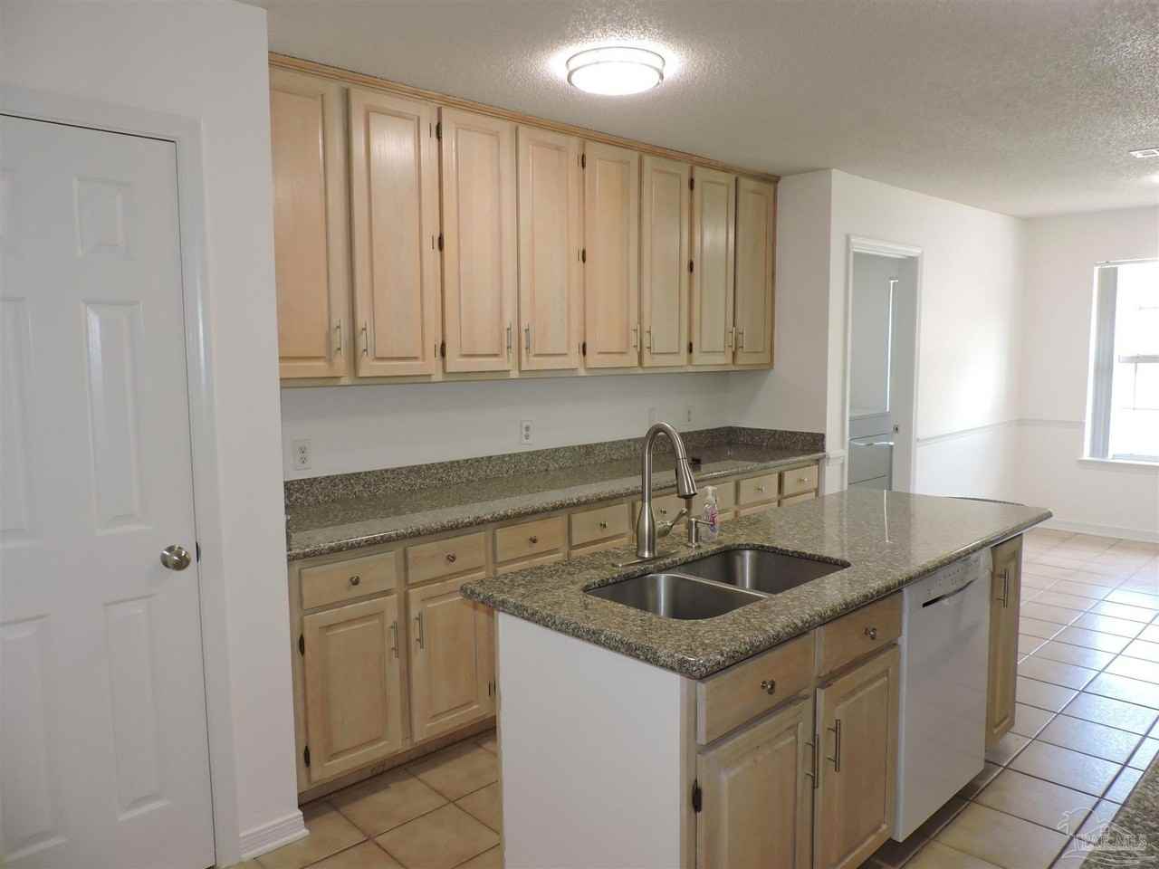6340 Summer Lakes Ln - Photo 7 of 44