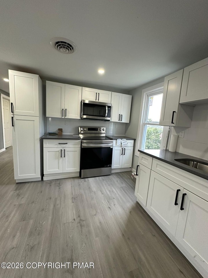 29 Cliff St #3 - Photo 3 of 17