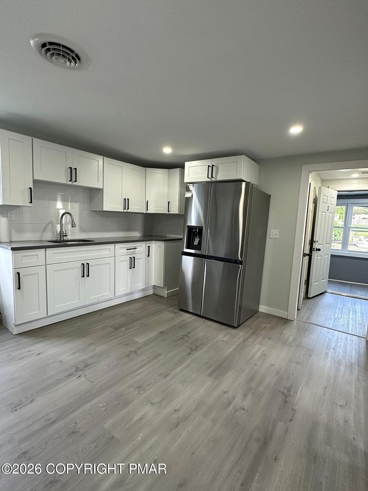 29 Cliff St #3 - Photo 4 of 17
