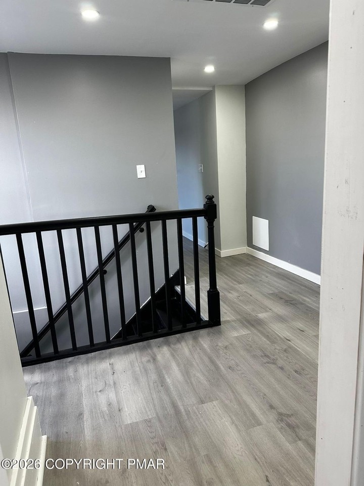 29 Cliff St #3 - Photo 5 of 17