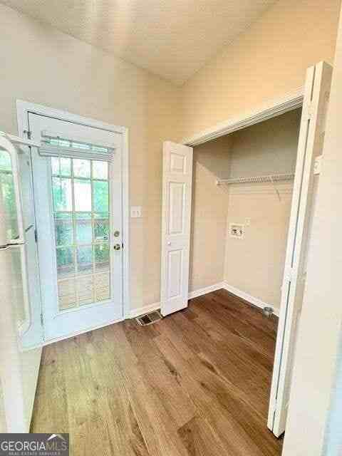 580 Windsor St Sw - Photo 4 of 14