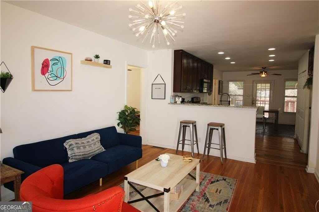 1875 Brewer Blvd Sw - Photo 2 of 9