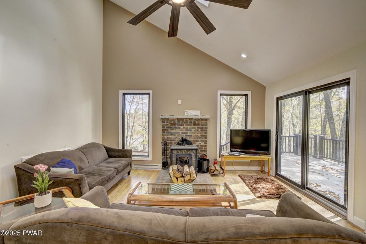113 Acorn Ct - Photo 5 of 35