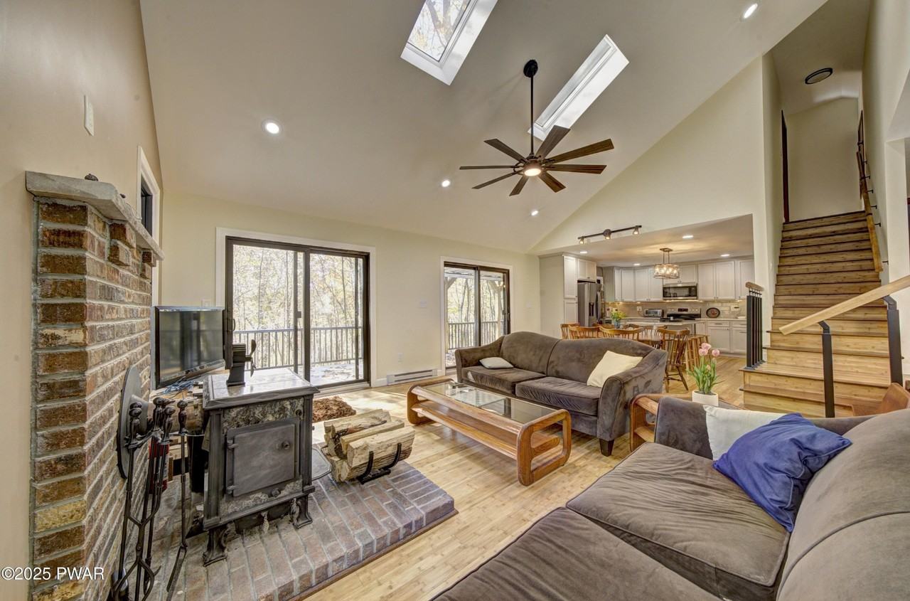 113 Acorn Ct - Photo 7 of 35