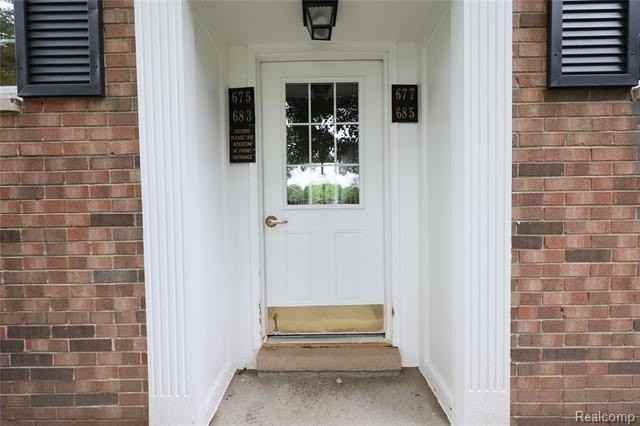 683 E Fox Hills Dr - Photo 4 of 33