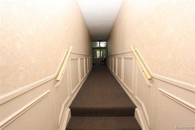 683 E Fox Hills Dr - Photo 5 of 33
