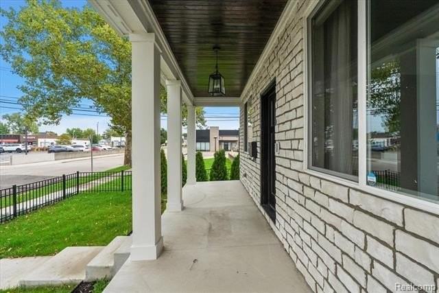 1112 Bennaville Ave - Photo 6 of 50