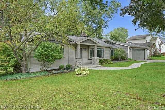 2152 Shankin Dr - Photo 2 of 34
