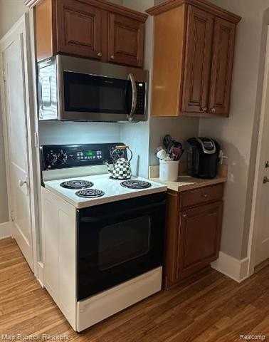 406 E 6th St - Photo 4 of 13