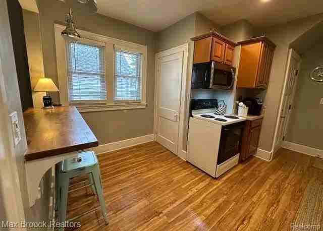 406 E 6th St - Photo 6 of 13