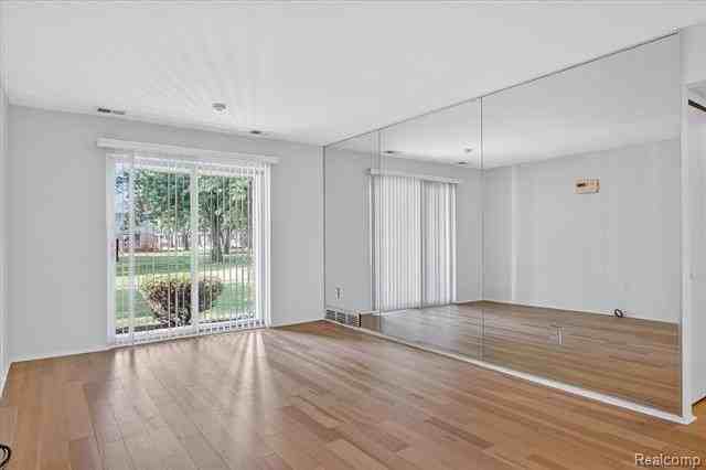 2037 E Franklin Dr - Photo 2 of 18