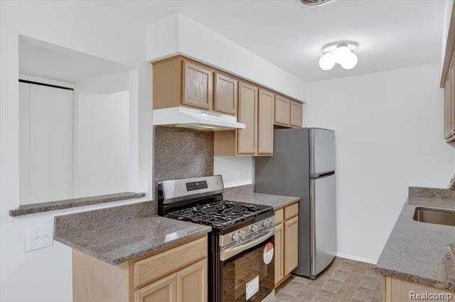 2037 E Franklin Dr - Photo 5 of 18