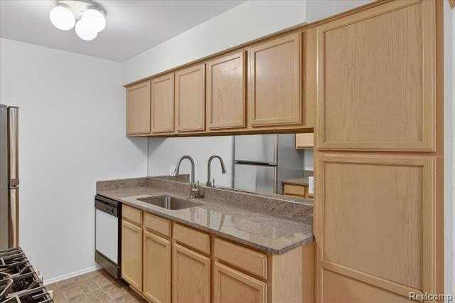 2037 E Franklin Dr - Photo 6 of 18