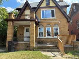 featured image of 4815 Cortland St #1