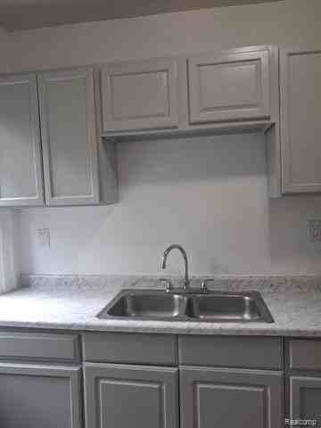 4815 Cortland St #1 - Photo 6 of 10