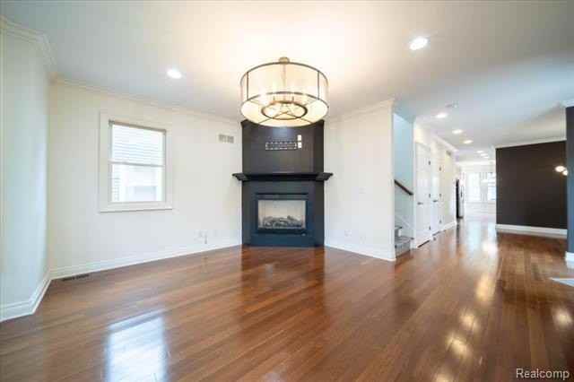 717 S Kenwood Ave - Photo 5 of 41