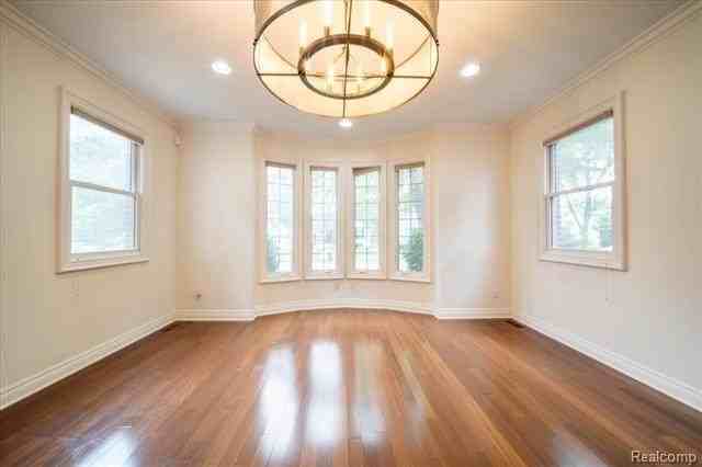 717 S Kenwood Ave - Photo 6 of 41