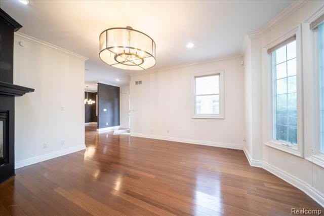 717 S Kenwood Ave - Photo 7 of 41