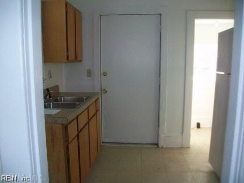 263 W Queen St - Photo 4 of 7